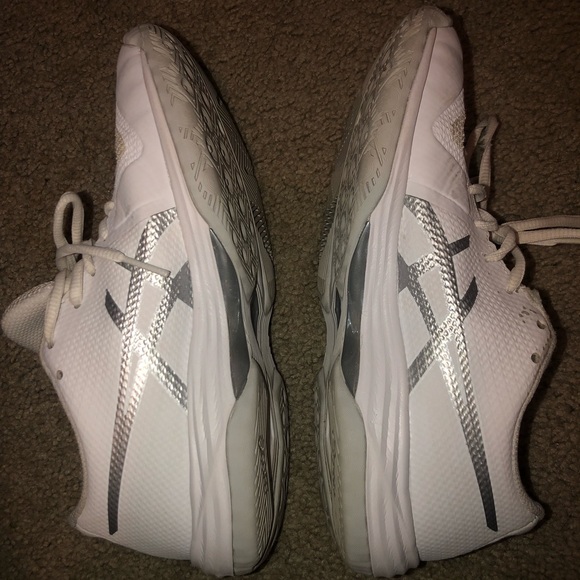 Volleyball Shoes - Picture 4 of 4